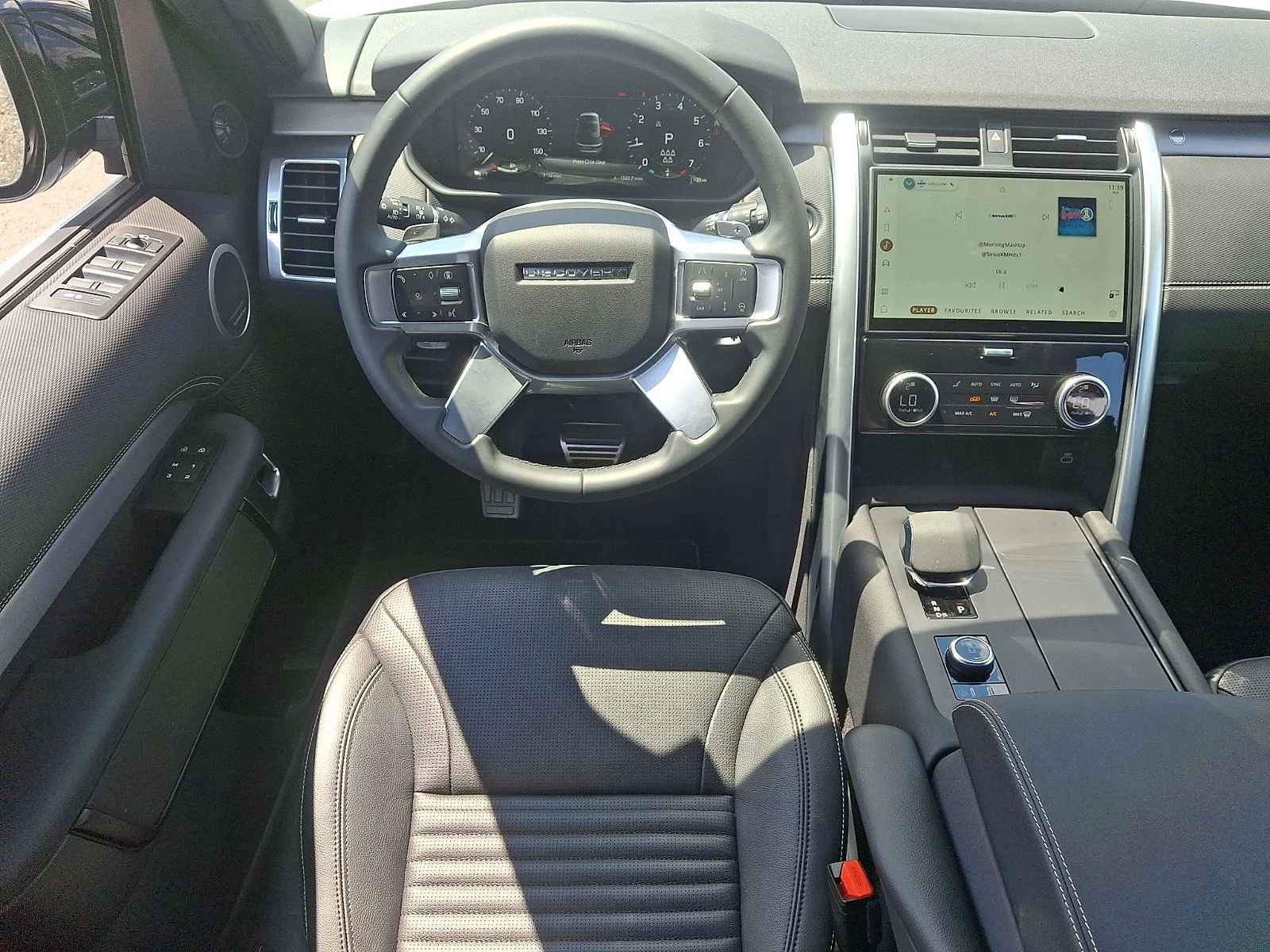 Used 2025 Fuji White   1Aa Land Rover Dynamic SE image 22
