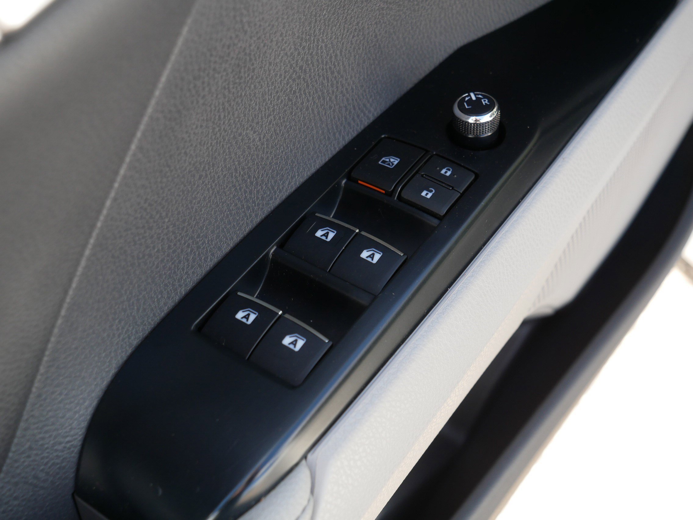 Used 2019 Wind Chill Pearl Toyota XLE image 19