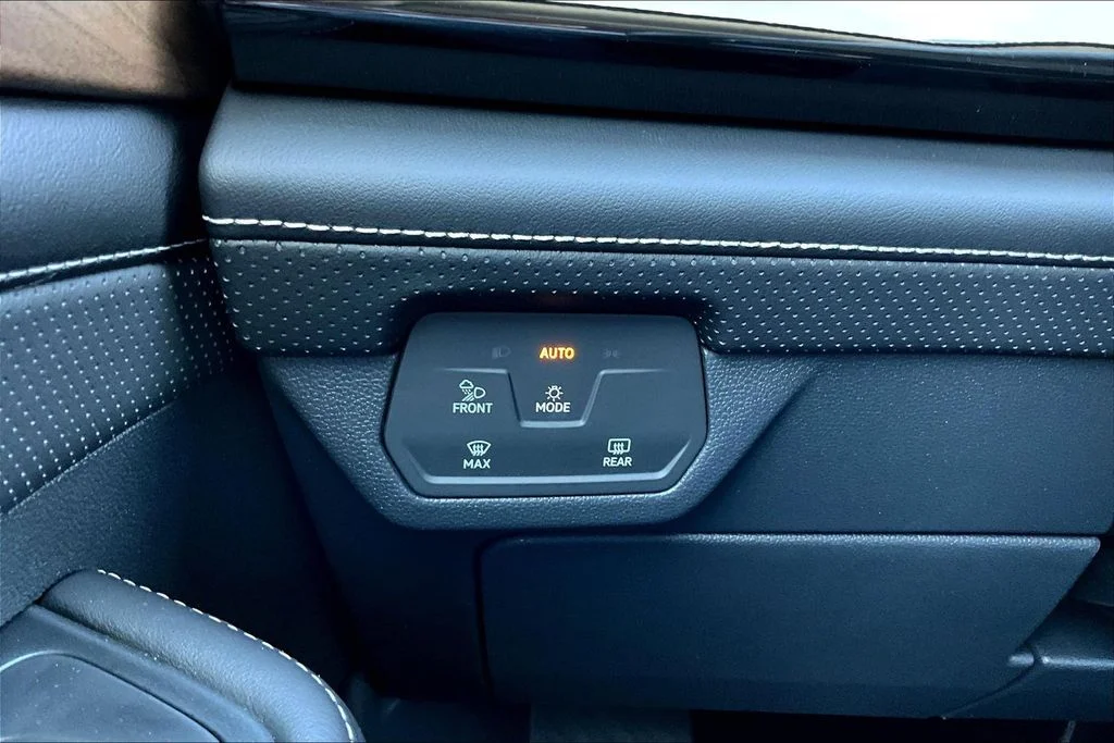 2026 Volkswagen Atlas SE w/Tech - Photo 16