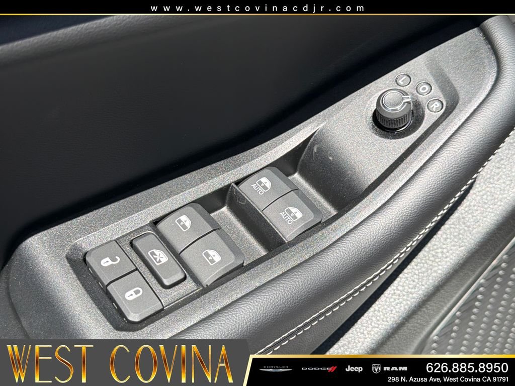 New 2026 Silver Zynith Exterior Paint Jeep Laredo X image 11