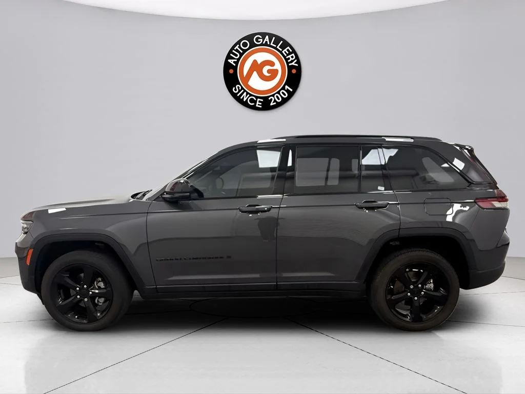 Used 2023 Gray Jeep Altitude X image 6