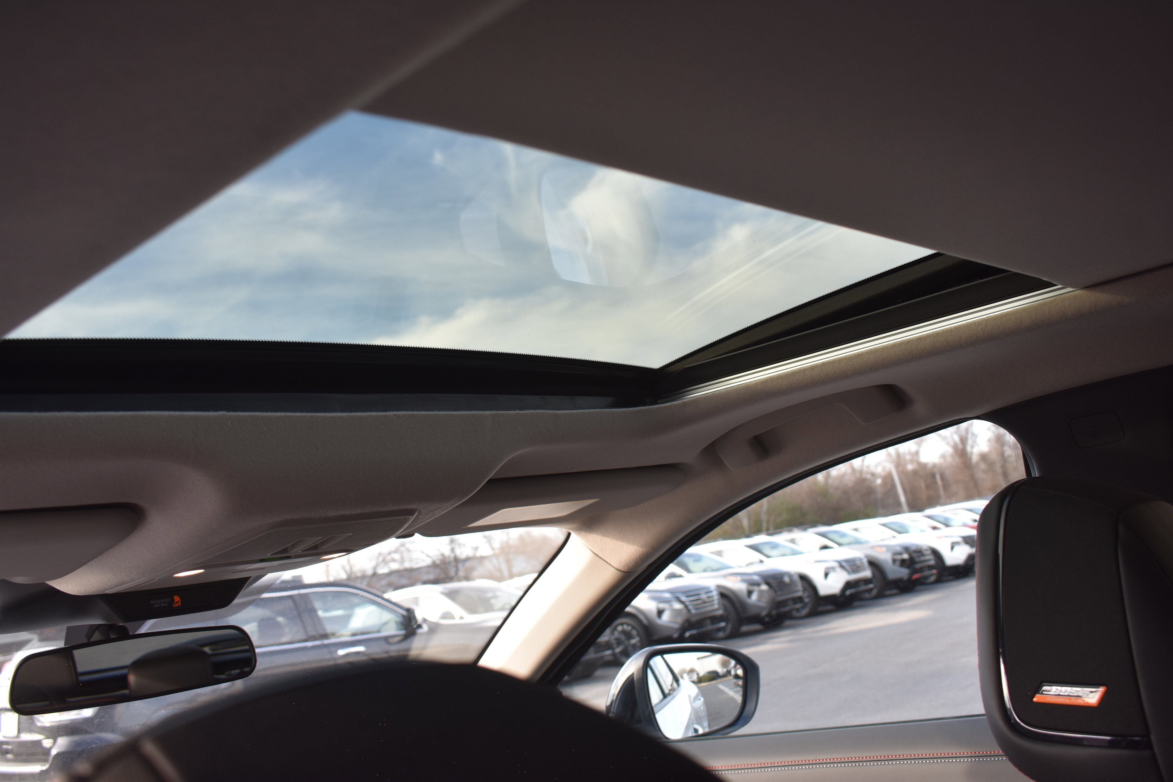 New 2026 Aspen White TriCoat / Super Black Two-tone Nissan SR image 18