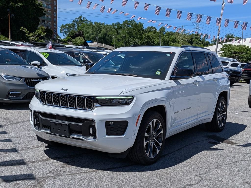 Used 2022 White Jeep Overland image 1