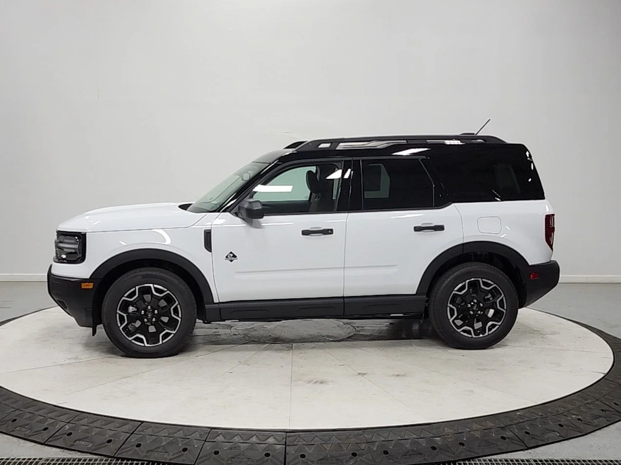 New 2026 Oxford White Ford Outer Banks® image 4