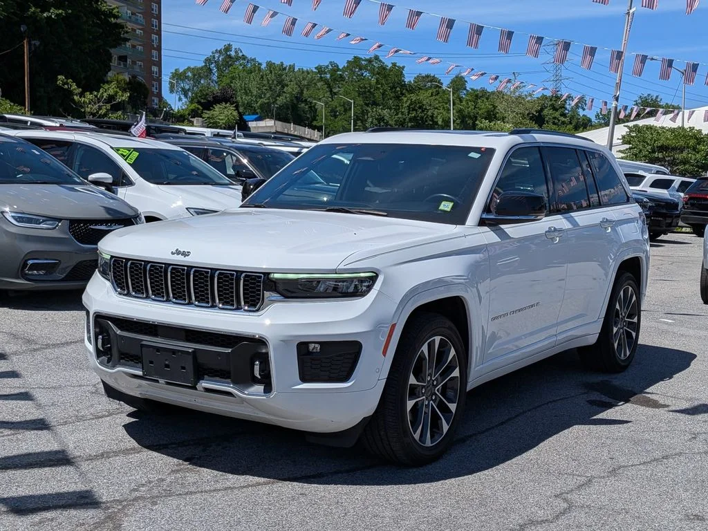 Used 2022 White Jeep Overland image 1