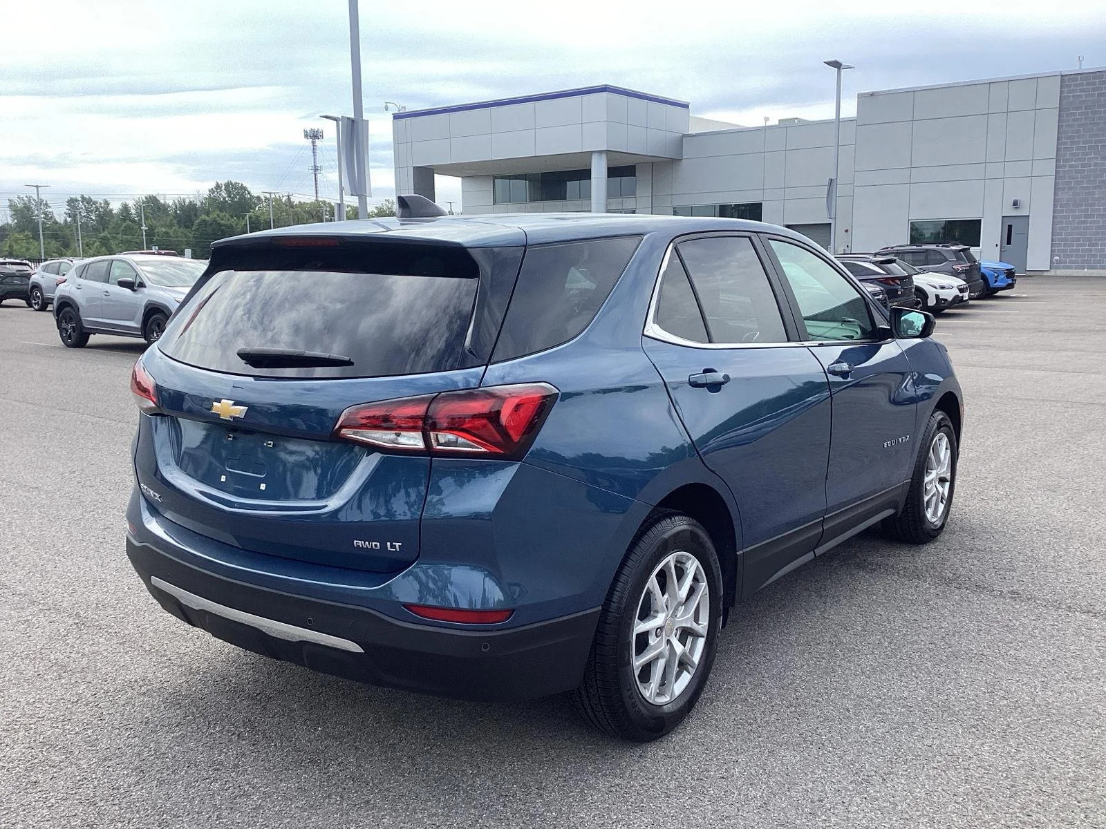 Used 2024 Lakeshore Blue Metallic Chevrolet LT image 9