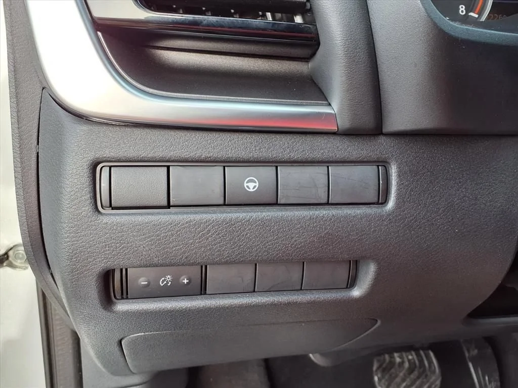 Used 2022 Silver Nissan SV Intelligent AWD image 6