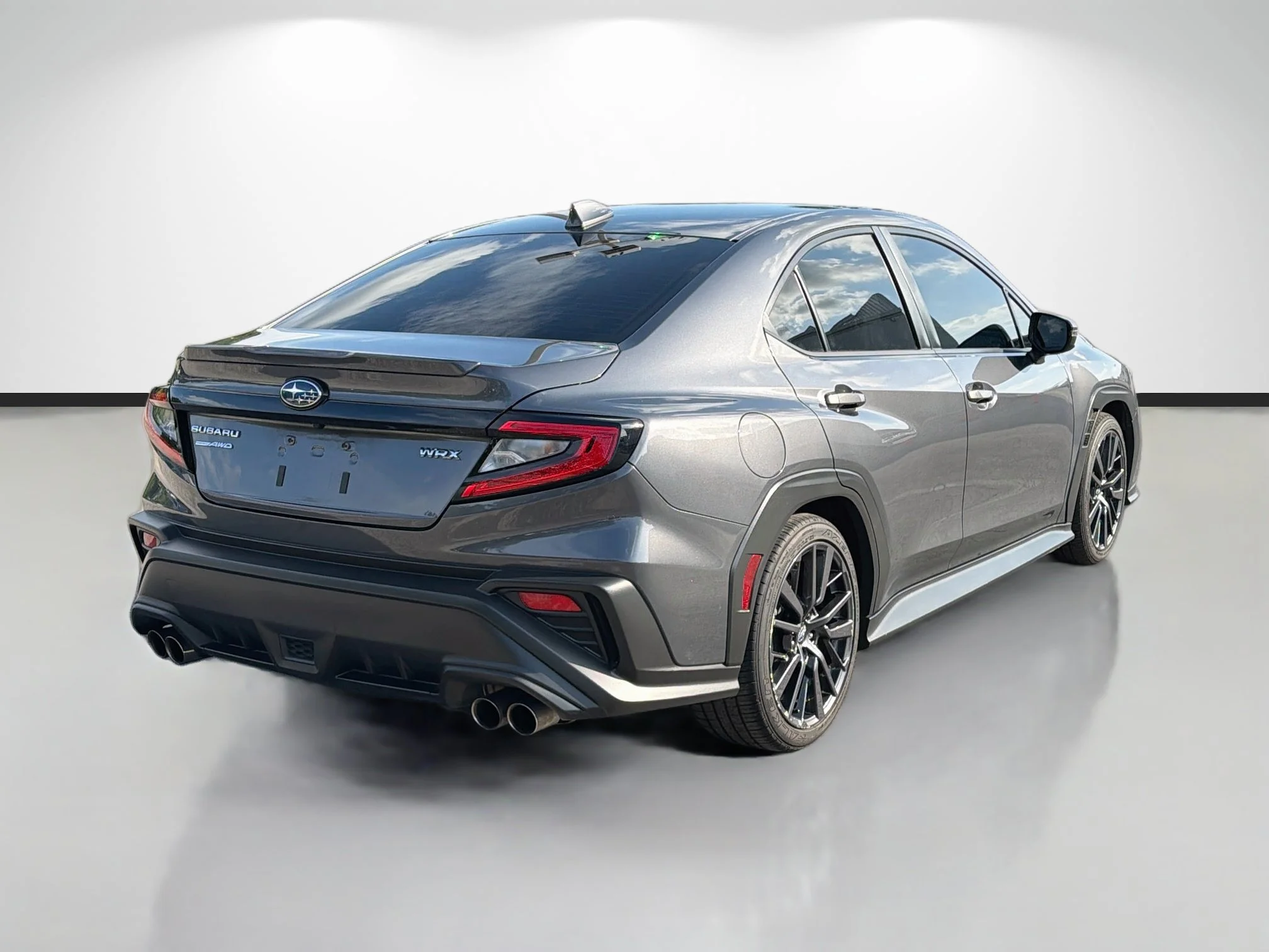 Used 2022 Magnetite Gray Metallic Subaru Limited image 3