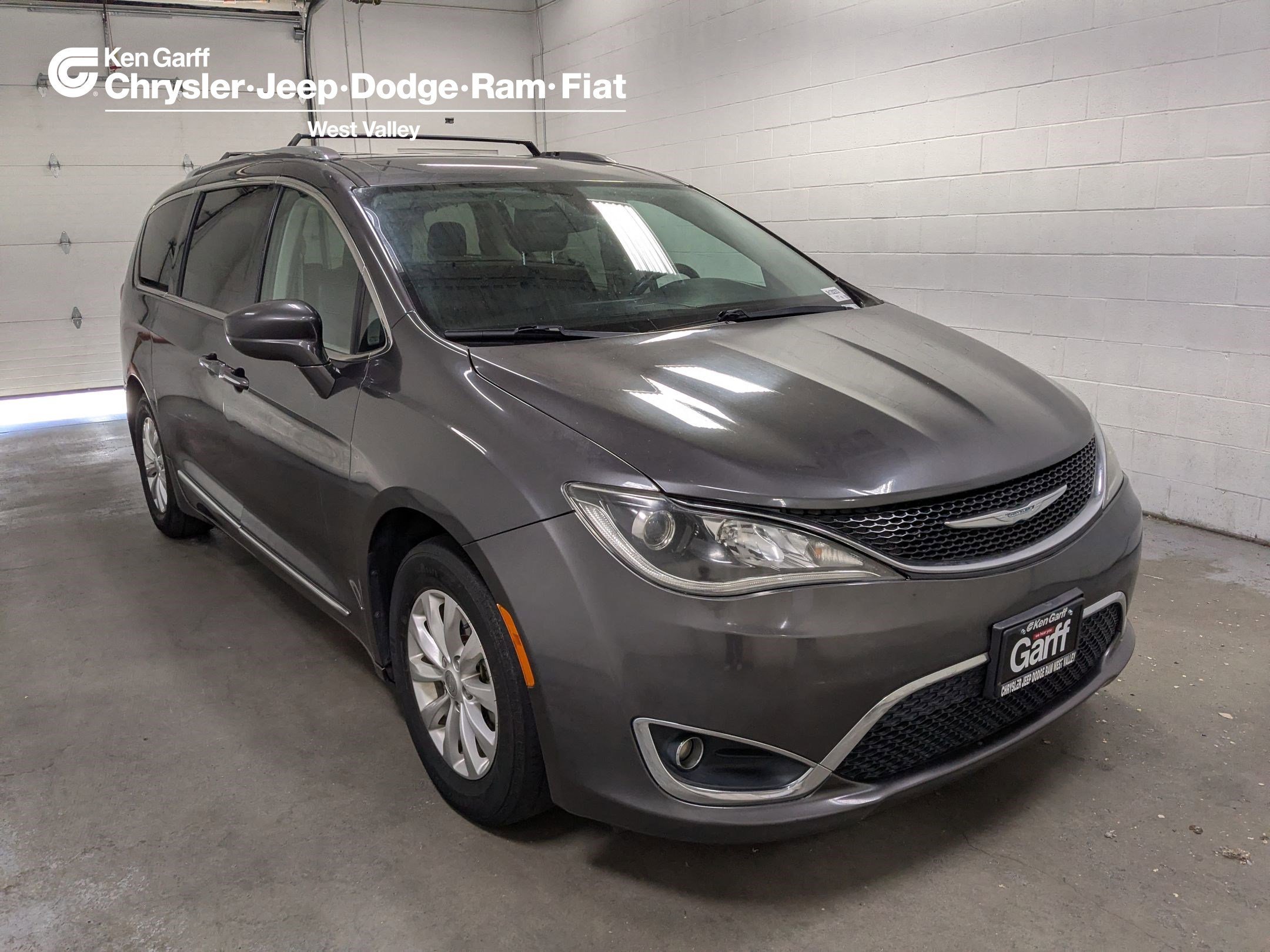 2018 Chrysler Pacifica Touring L's photo