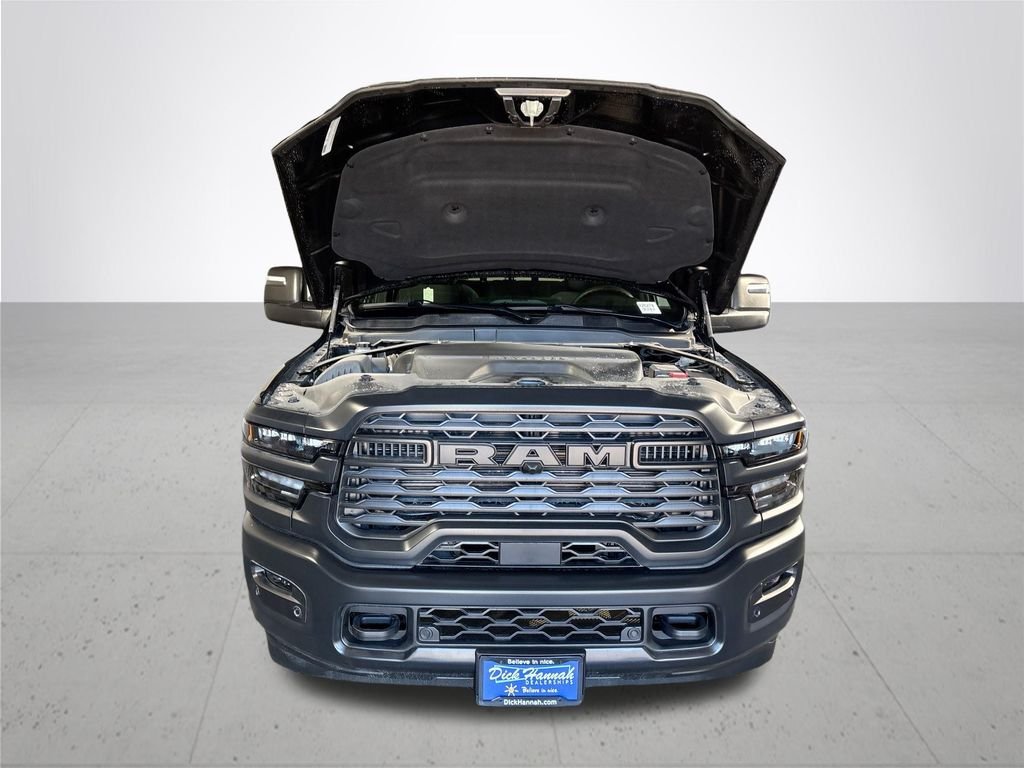 New 2026 Diamond Black Crystal Pearl-Coat Exterior Paint RAM Tradesman image 22