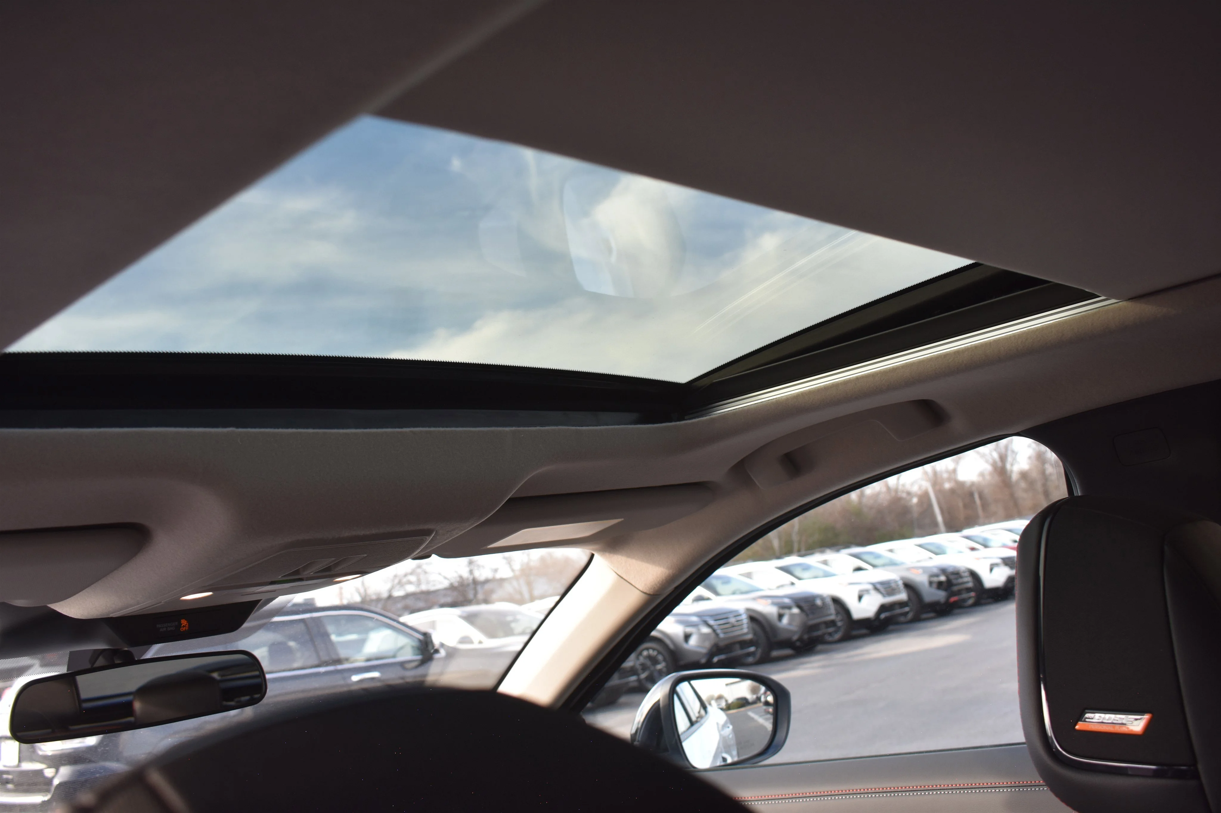 New 2026 Aspen White Tricoat/Super Black Nissan SR image 18