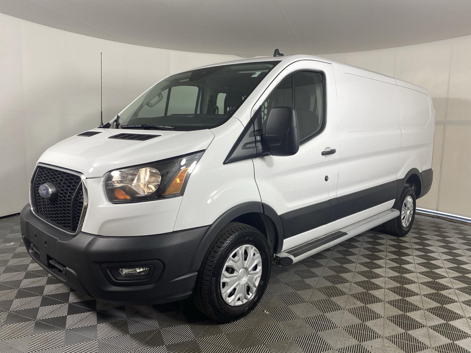 Used 2025 Oxford White Ford Base image 8