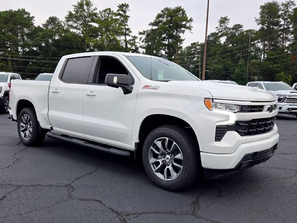 New 2026 Summit White Chevrolet RST image 25
