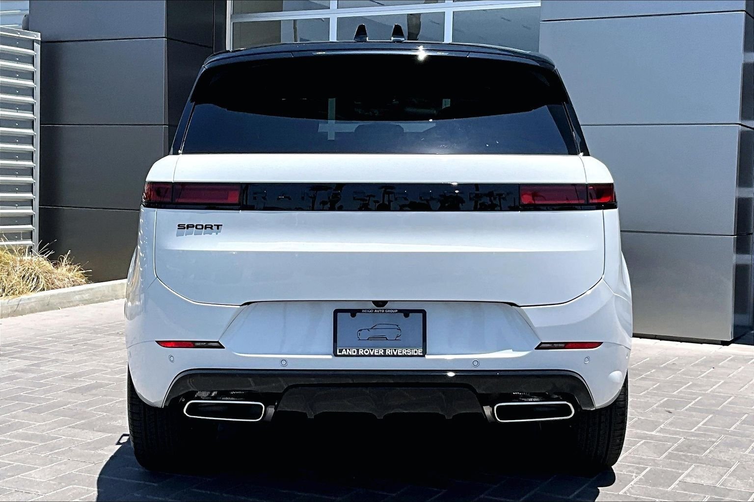 New 2026 White Land Rover Dynamic SE image 4