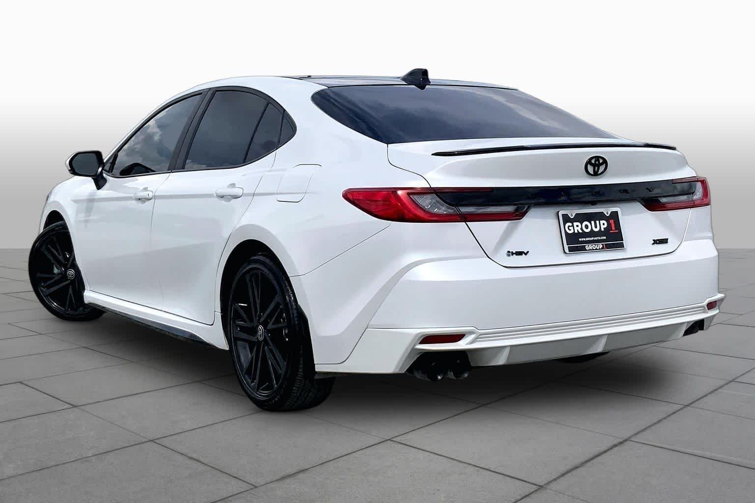 Used 2025 Wind Chill Pearl Toyota XSE image 12