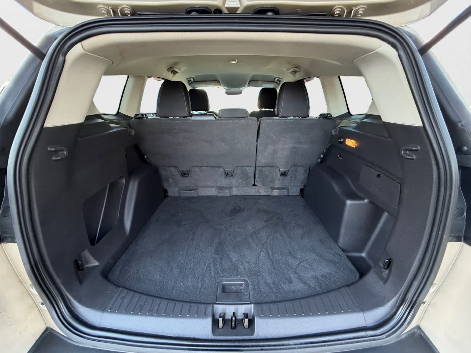 Used 2017 White Gold Ford SE image 25