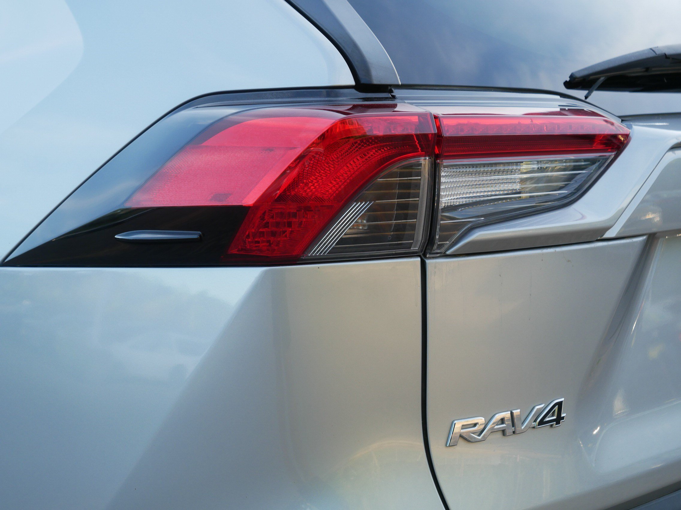 Used 2019 Silver Sky Metallic Toyota XLE image 17