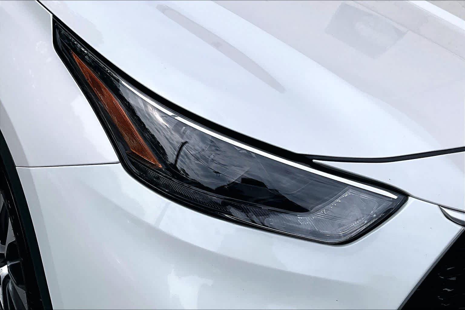 Used 2023 Wind Chill Pearl Toyota XLE image 28