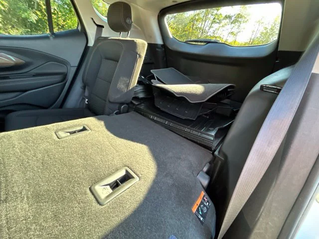 Used 2020 White GMC SLE image 30