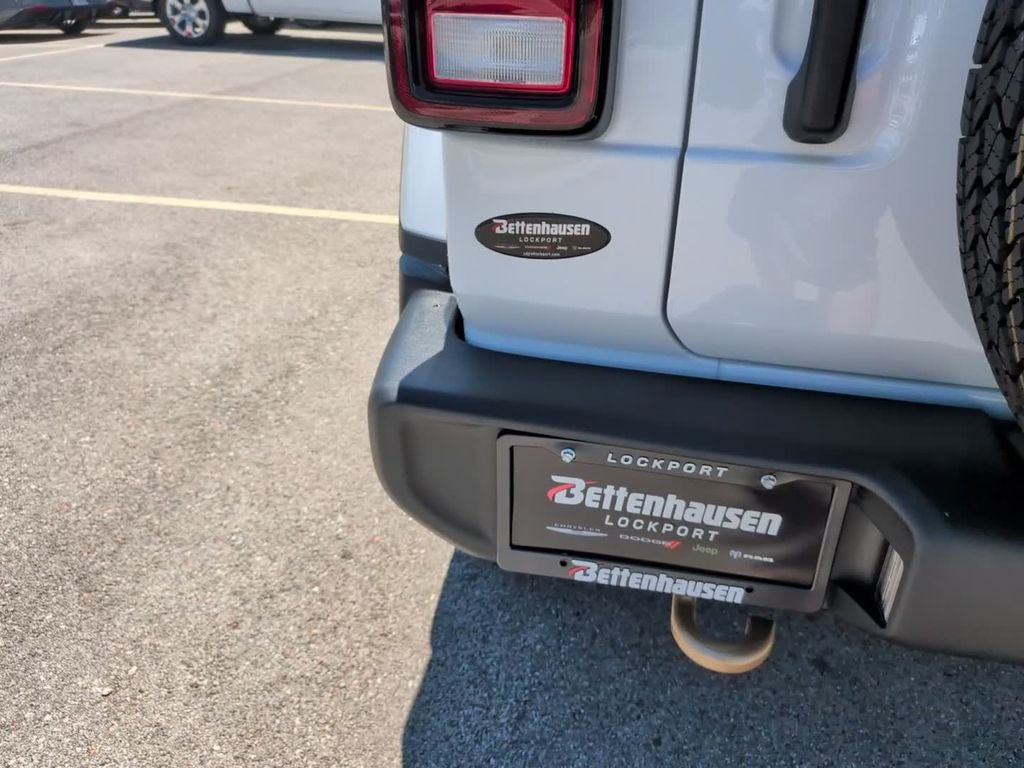 New 2026 Bright White Clear-Coat Exterior Paint Jeep  image 13