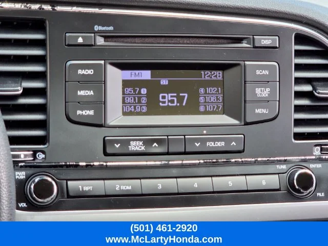Used 2018 Quartz White Pearl Hyundai SE image 23