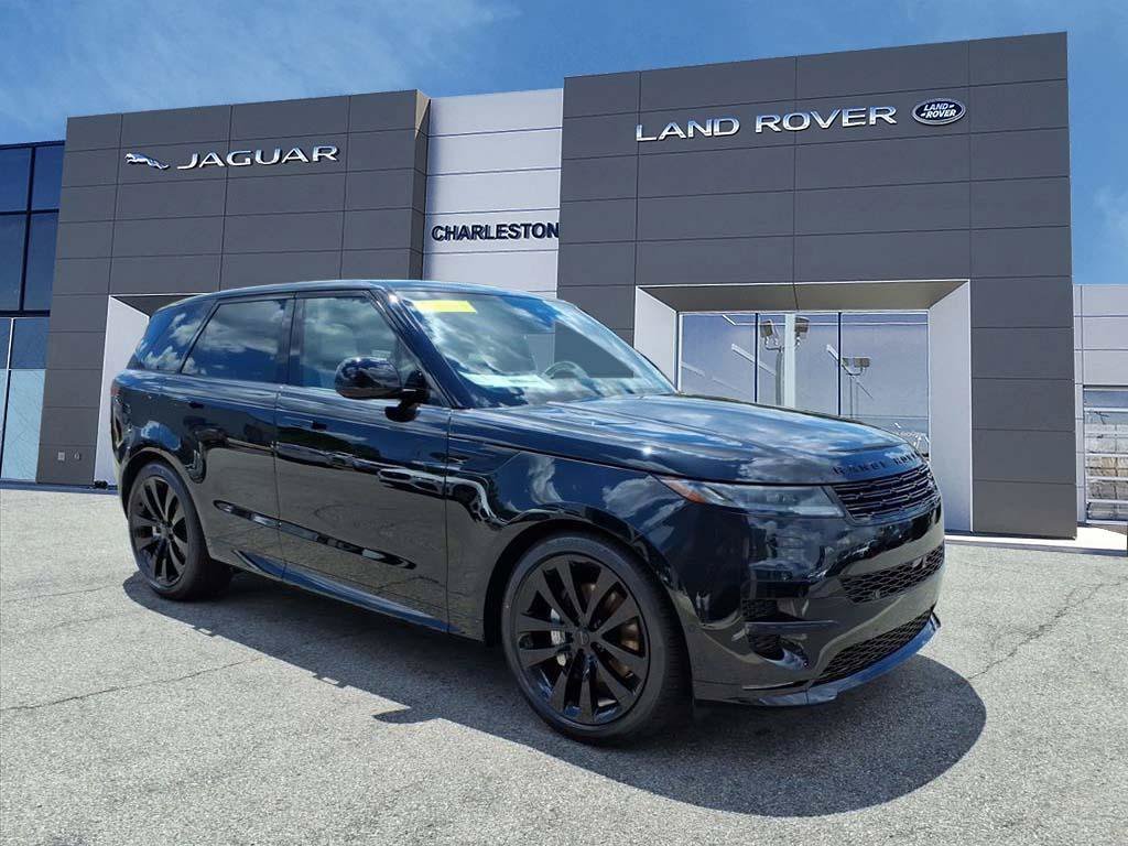 New 2026 Santorini Black Metallic Land Rover Dynamic SE image 7