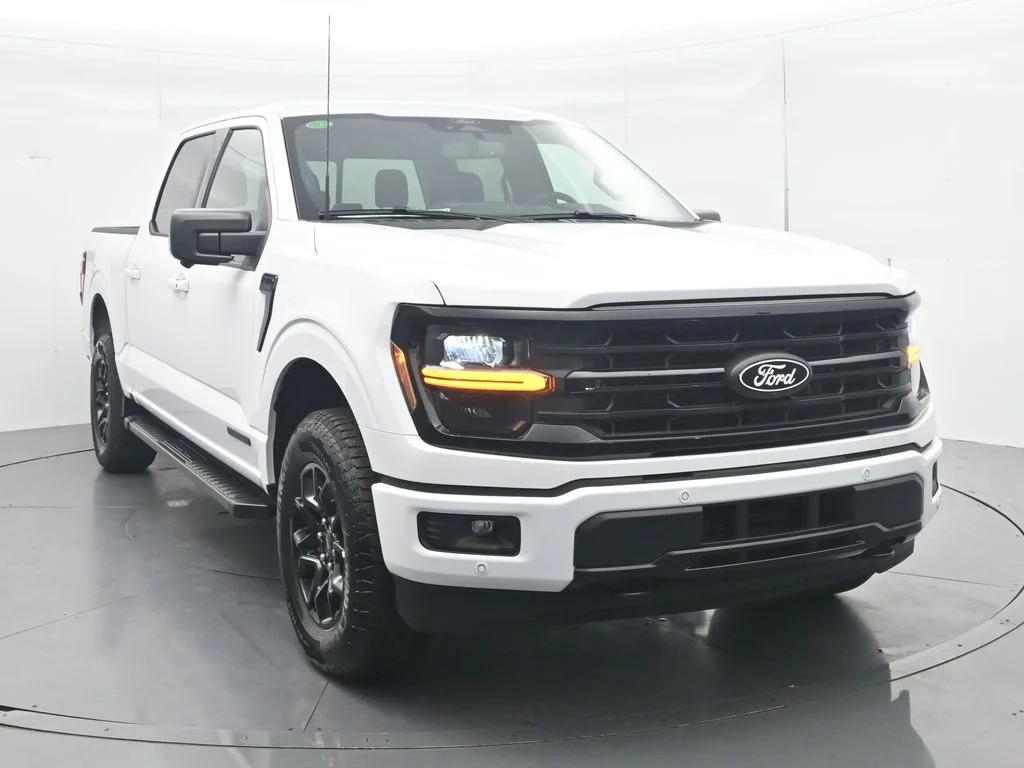 New 2026 Oxford White Ford XLT image 4