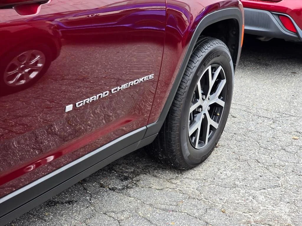 Used 2025 Red Jeep Limited image 20