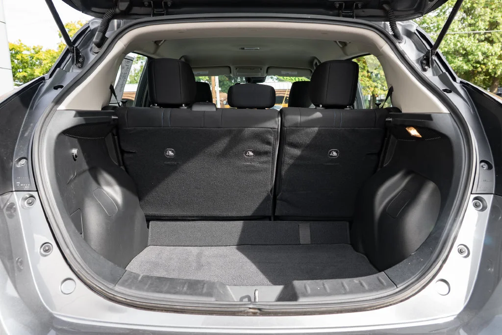 Used 2025 Gray Nissan S image 8