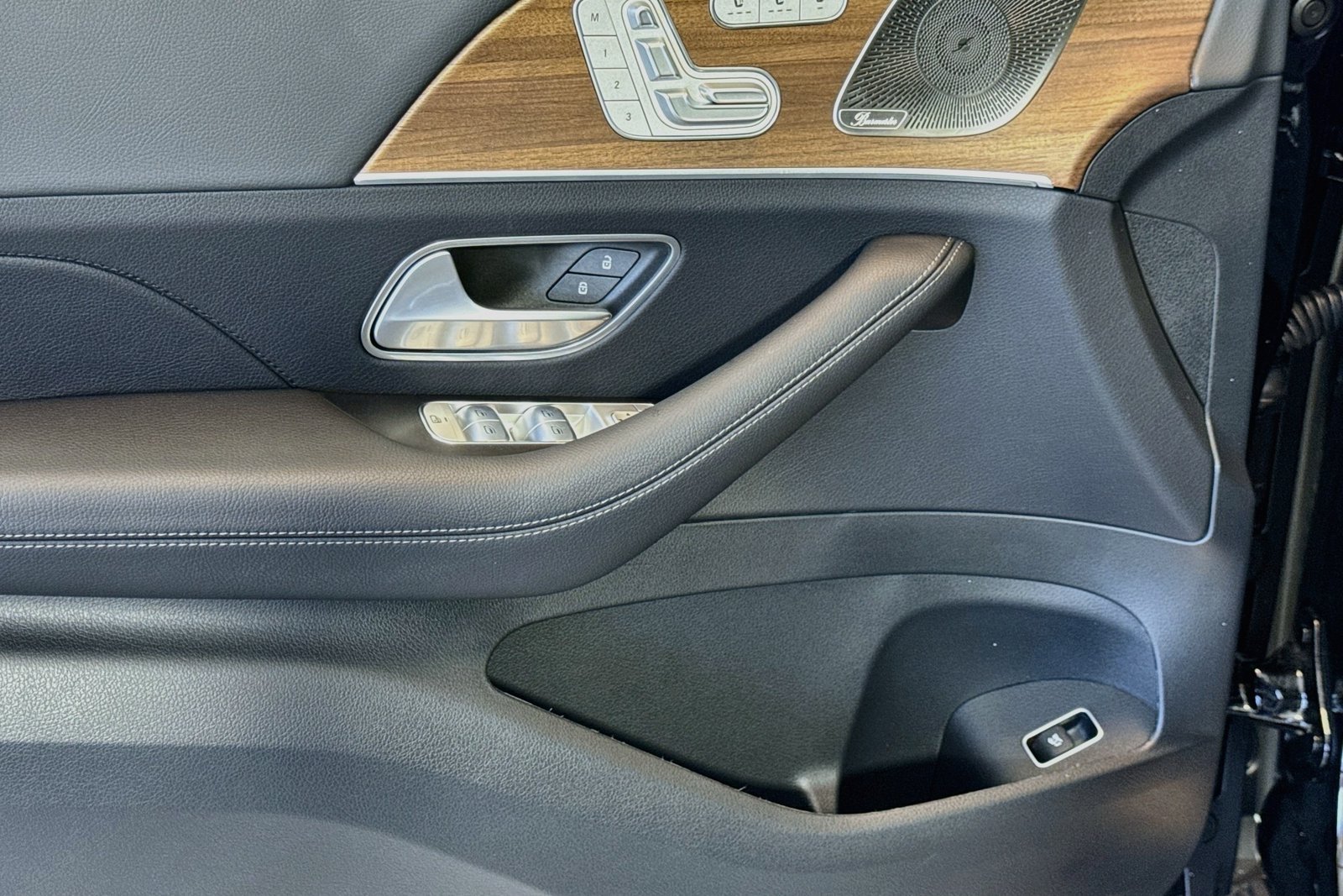 New 2026 Black Mercedes-Benz GLE 450 image 16