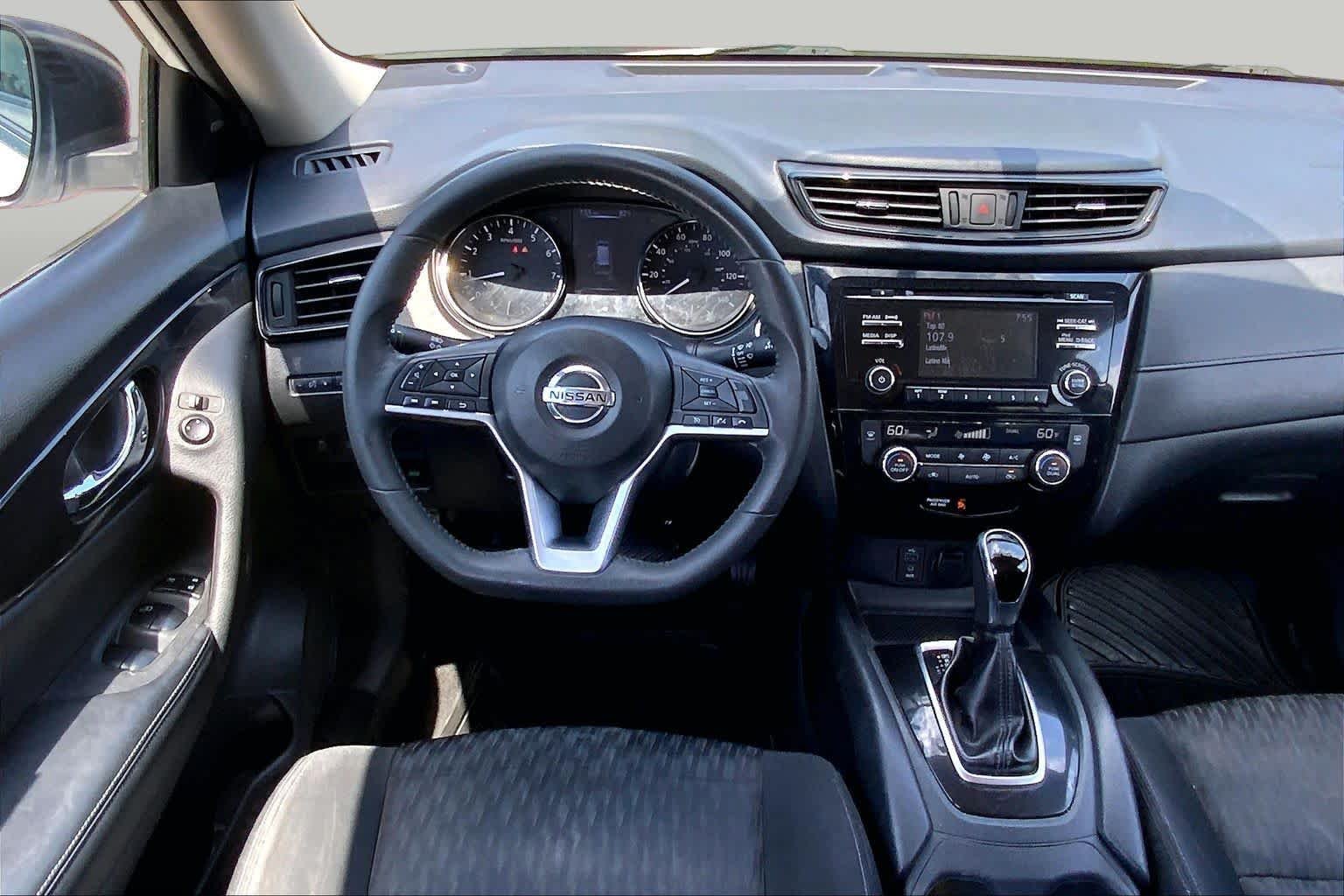 Used 2017 Glacier White Nissan SV image 5