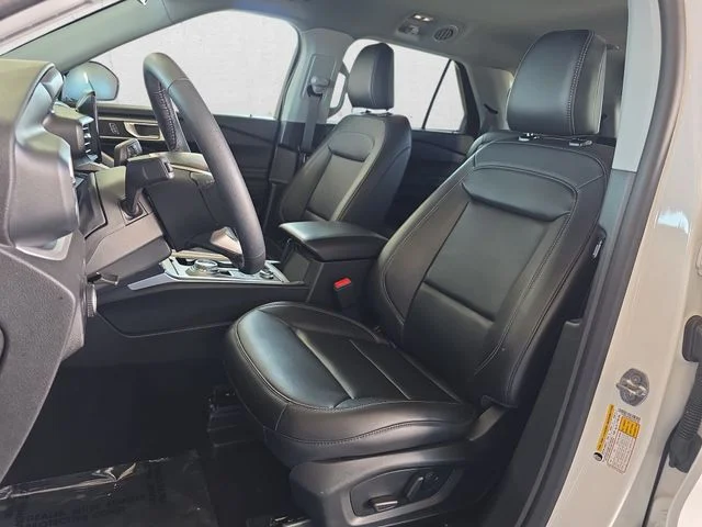 Used 2024 White Metallic Ford XLT image 16