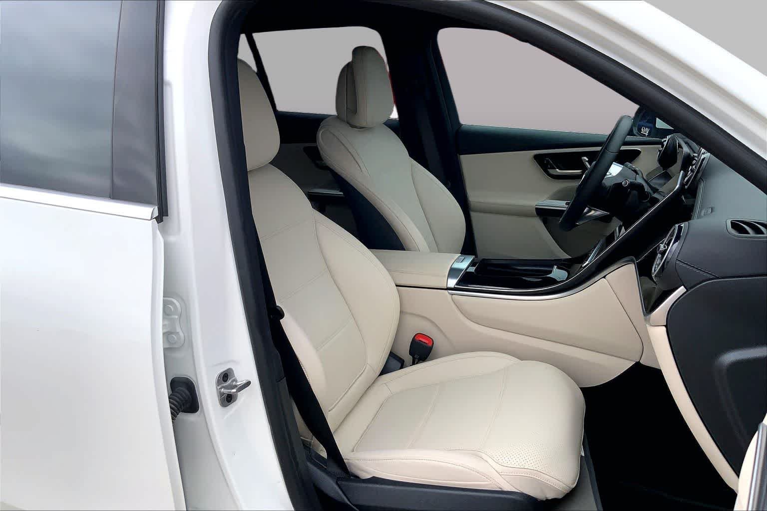 Used 2025 Polar White Mercedes-Benz GLC 300 image 9