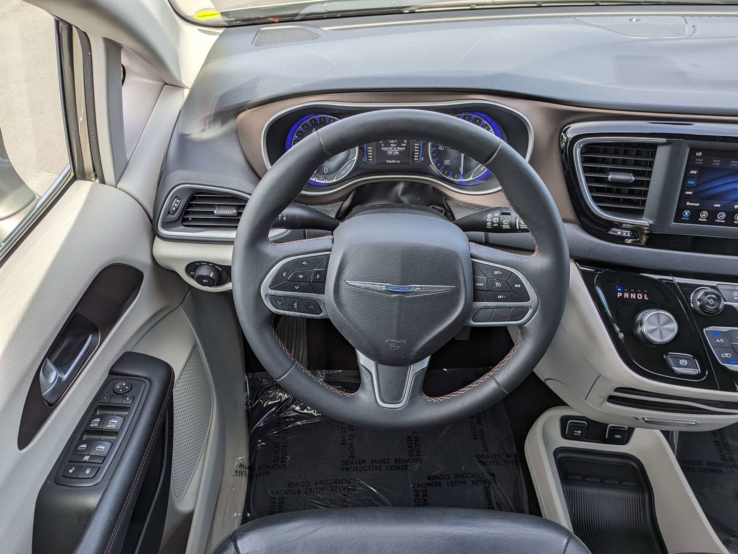 Used 2018 Silver Chrysler Touring L image 17