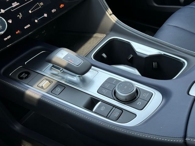 New 2026 RADIANT WHITE INFINITI Sport AWD image 32