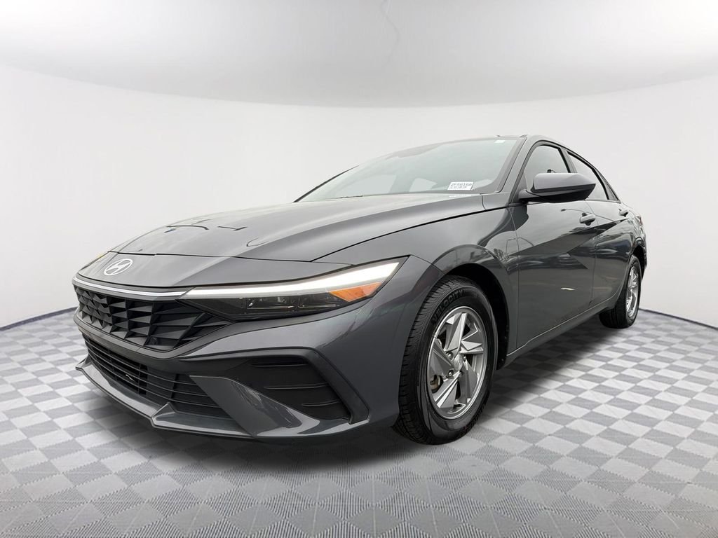 2024 Hyundai Elantra SE