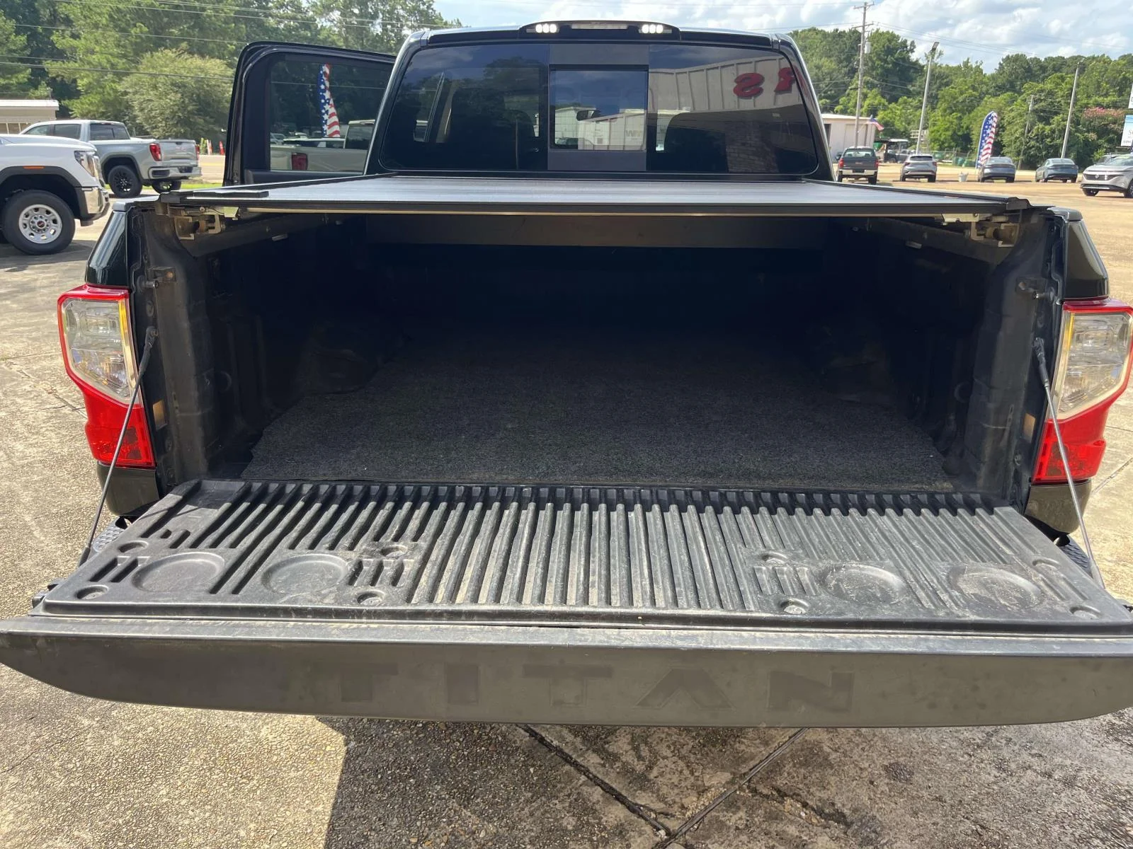 Used 2018 Magnetic Black Nissan 4x4 Crew Cab PRO-4X image 26