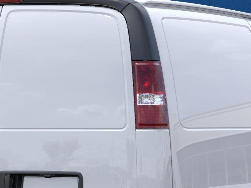 New 2026 Summit White Chevrolet WT image 11
