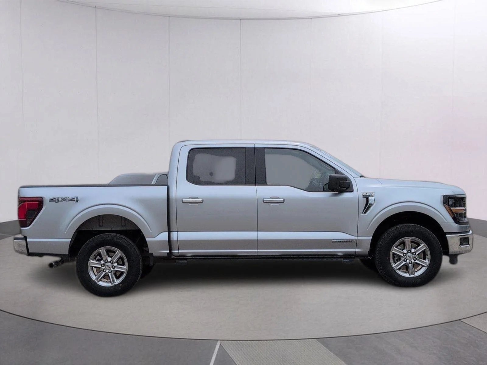 Used 2024 Iconic Silver Ford XLT image 6
