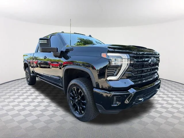 Used 2025 Black Chevrolet High Country image 3