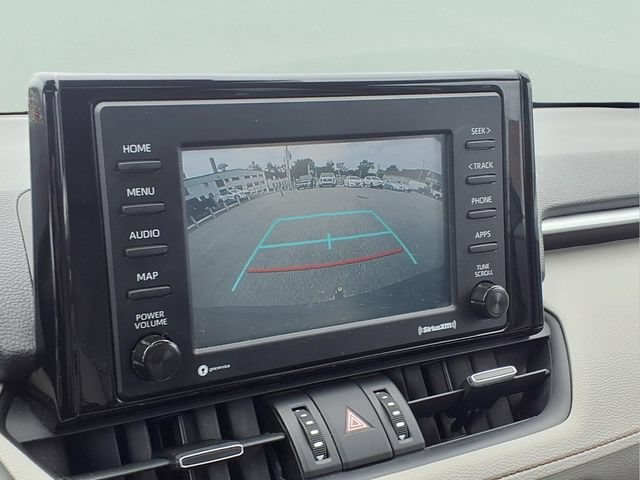 Used 2021  Toyota XLE Premium image 8