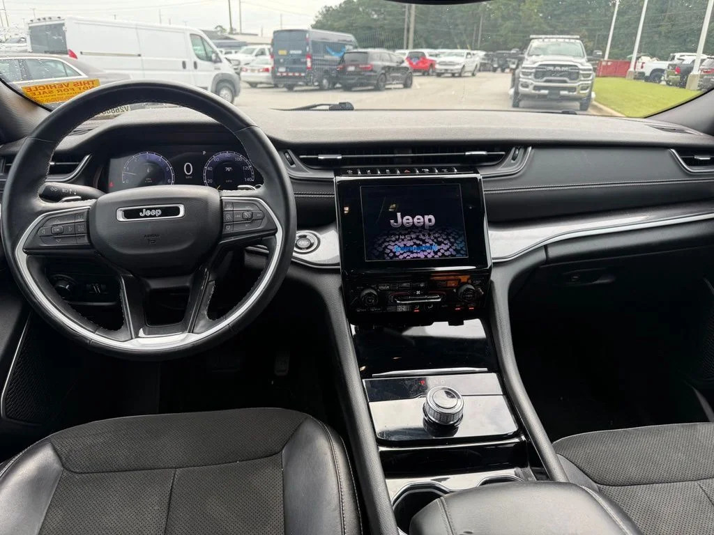 Used 2021 Black Jeep Altitude image 7