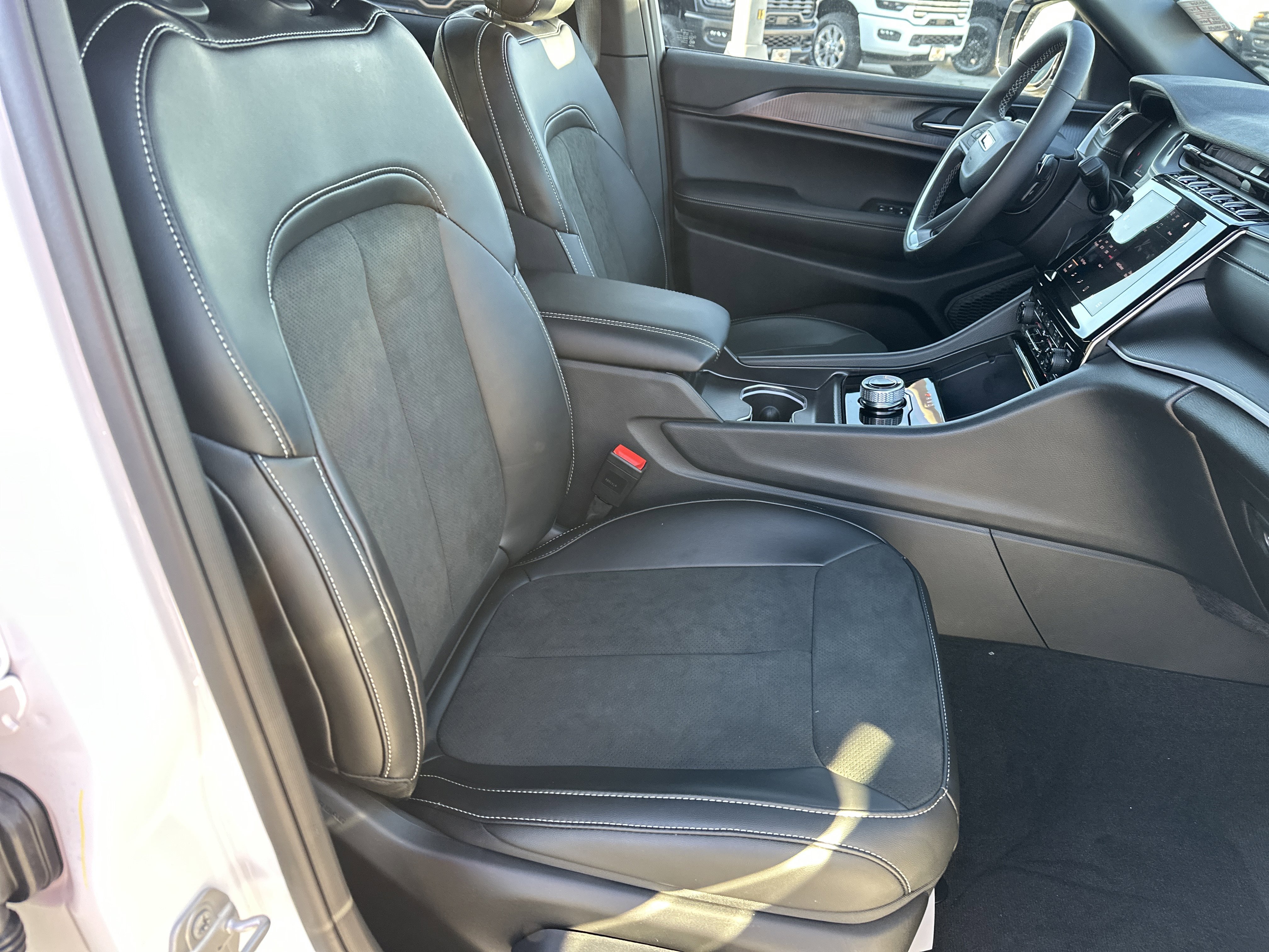 2025 Jeep Grand Cherokee Altitude - Photo 14