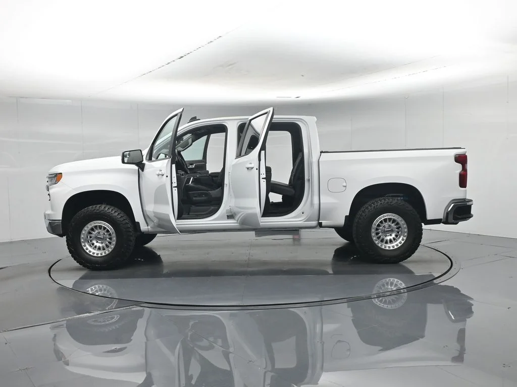 Used 2023 White Chevrolet LT image 38