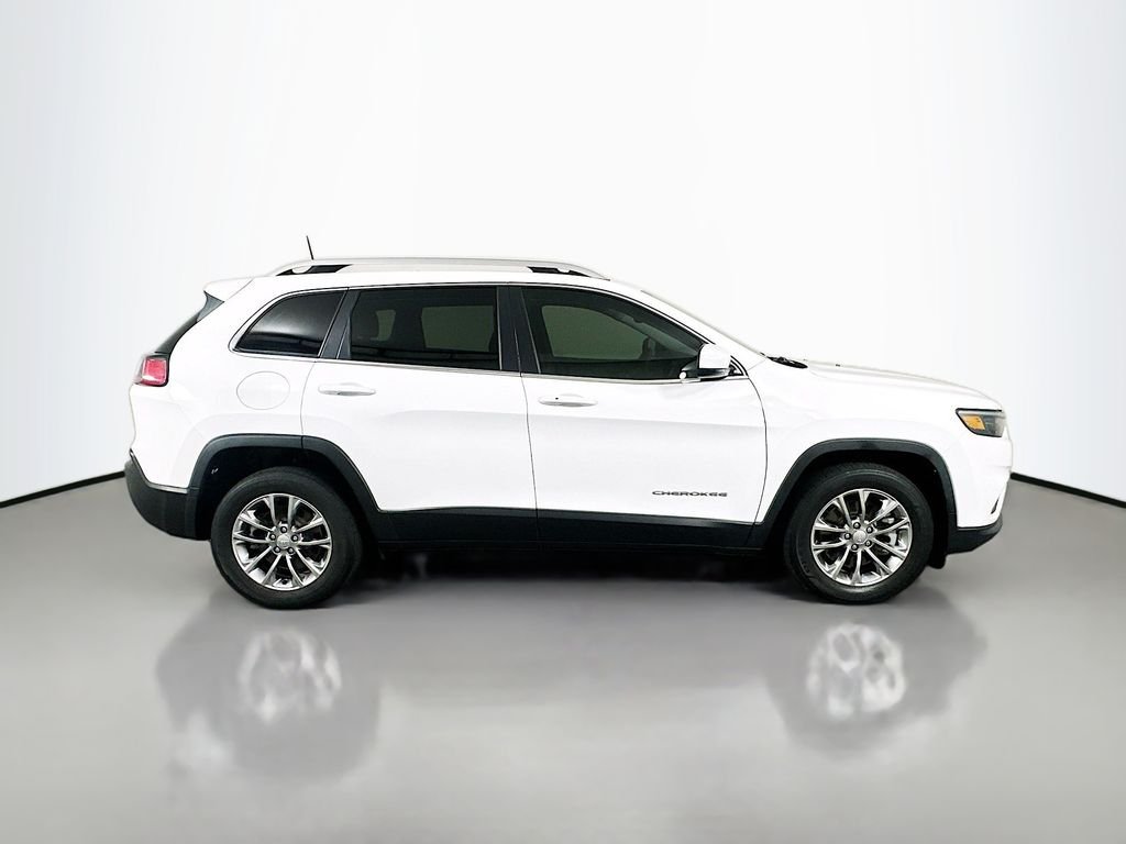 Used 2021 Bright White Clearcoat Jeep Latitude Lux image 4