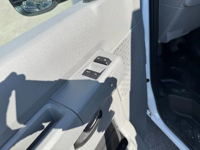 New 2026 Oxford White Ford E-350 SRW image 11