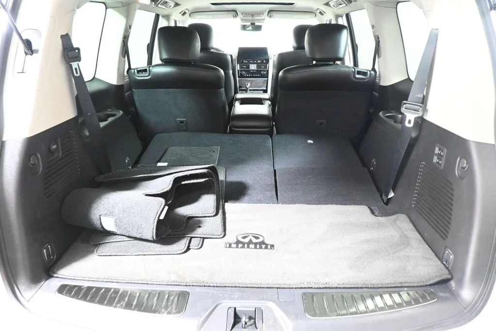 Certified Used 2023 White INFINITI LUXE image 41