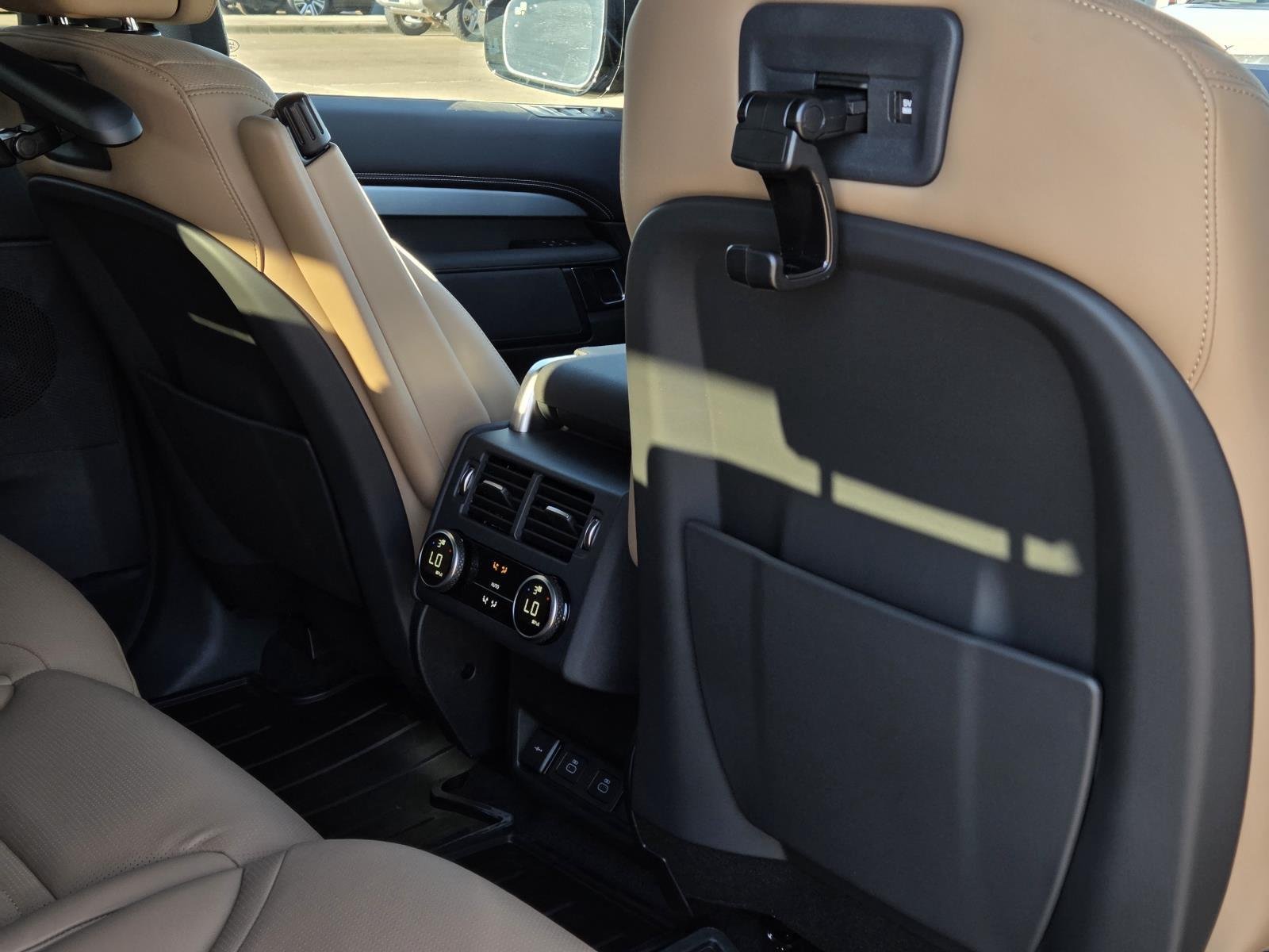 New 2026 Santorini Black Land Rover Dynamic SE image 39