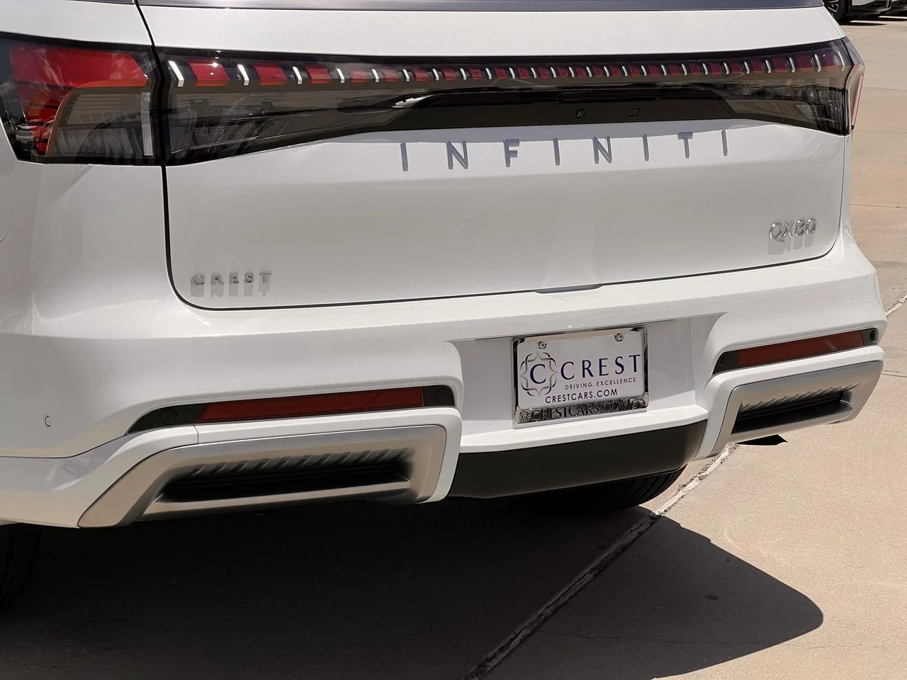 New 2026 Radiant White INFINITI LUXE image 6