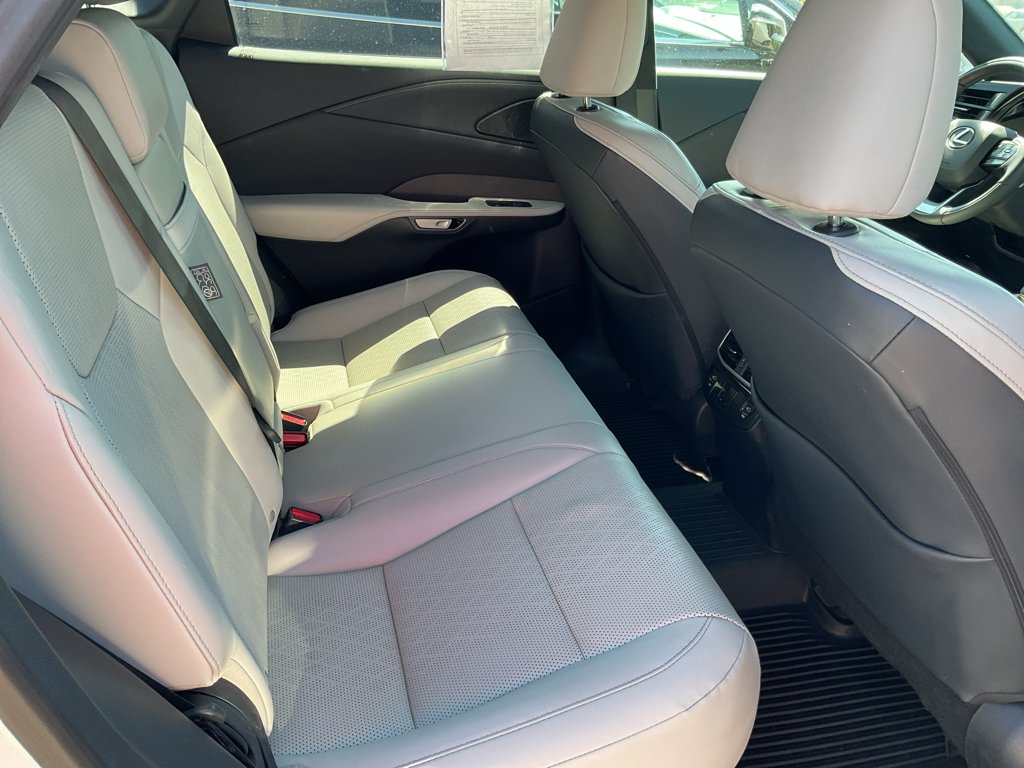 Used 2023 Eminent White Pearl Lexus Premium Plus image 31